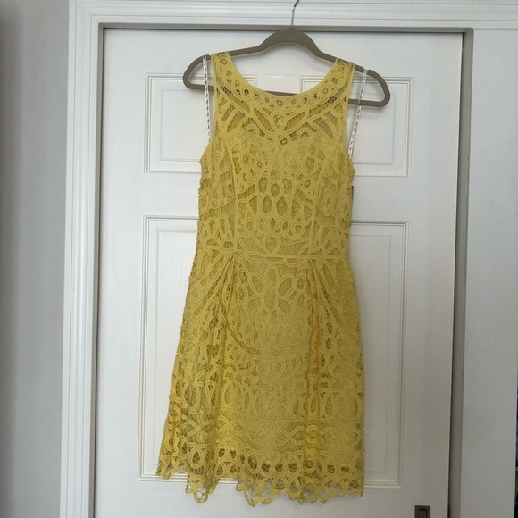 NWT LILLY PULITZER FOLEY LACE SMALL STARFRUIT YELLOW GORGEOUS!! MSRP $398 - Picture 3 of 15